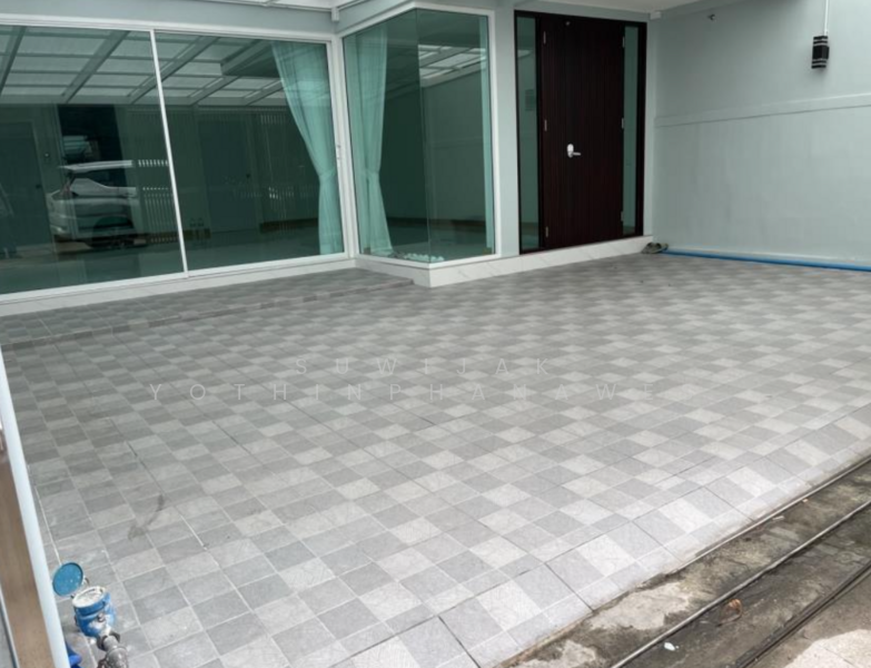 ให้เช่า - 3-Br Townhouse near BTS Nana (2304061), กรุงเทพ