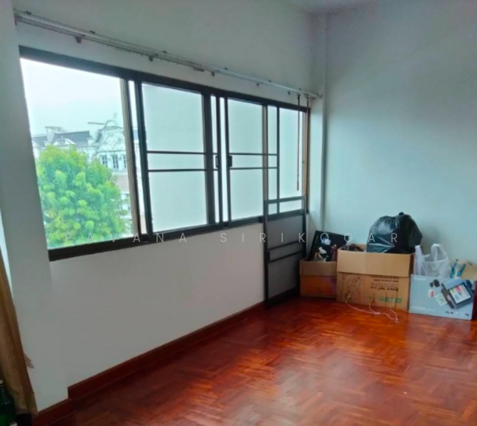 ขาย - 5-Br Townhouse near BTS Bang Chak, กรุงเทพ