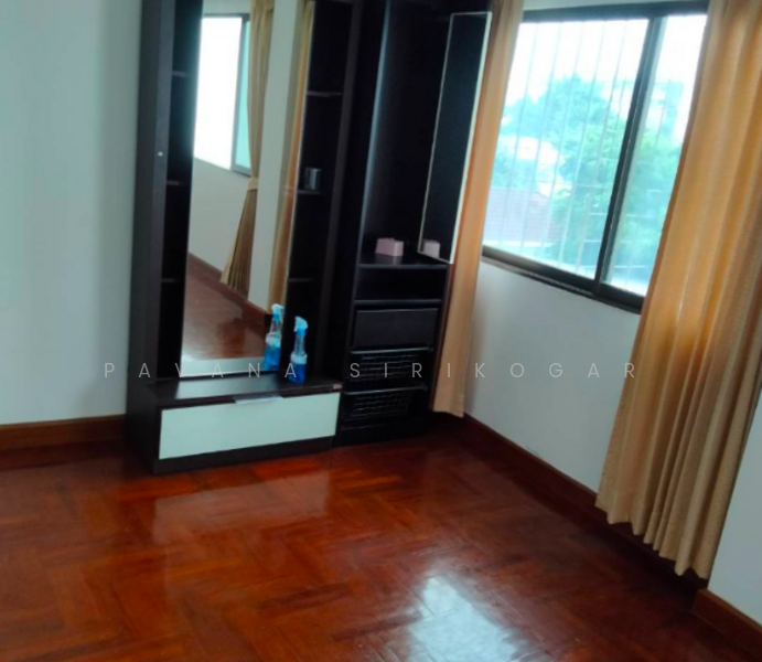 ขาย - 5-Br Townhouse near BTS Bang Chak, กรุงเทพ