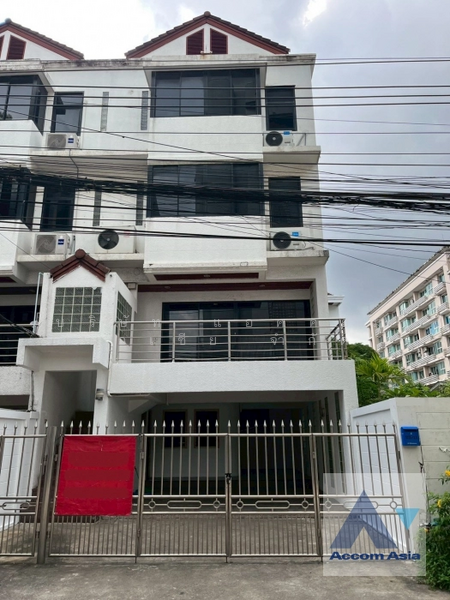 For Rent - 4 Bedrooms Townhouse for Rent in Ploenchit, Bangkok near BTS Ploenchit, Bangkok