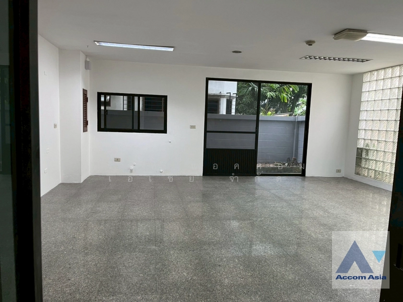 For Rent - 4 Bedrooms Townhouse for Rent in Ploenchit, Bangkok near BTS Ploenchit, Bangkok