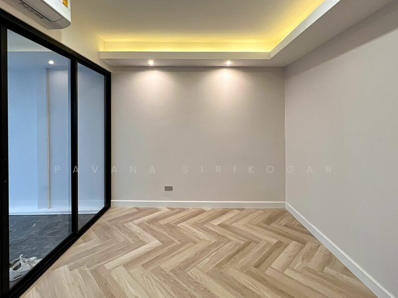 ขาย - 5-Br Townhouse near ARL Ramkhamhaeng, กรุงเทพ