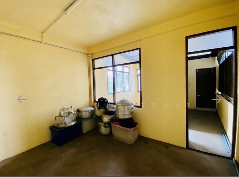 ขาย - 7-Br Townhouse near MRT Queen Sirikit National Convention Centre (2332033), กรุงเทพ