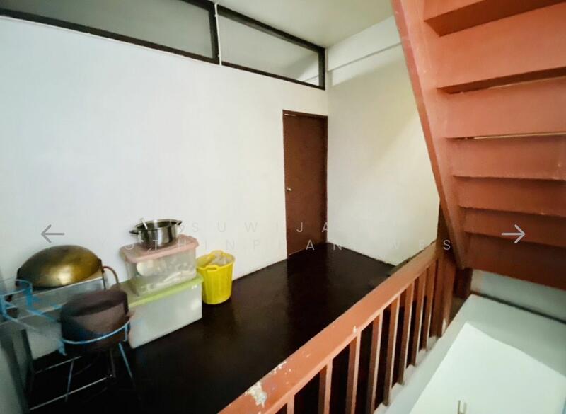 ขาย - 7-Br Townhouse near MRT Queen Sirikit National Convention Centre (2332033), กรุงเทพ
