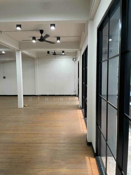 ขาย - 3-Br House near MRT Huai Khwang (2332055), กรุงเทพ