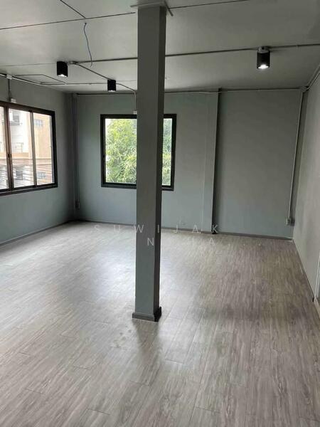 ขาย - 3-Br House near MRT Huai Khwang (2332055), กรุงเทพ