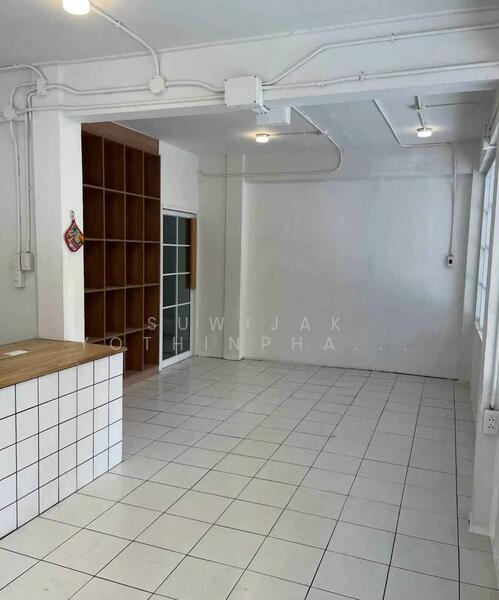 ขาย - 3-Br House near MRT Huai Khwang (2332055), กรุงเทพ