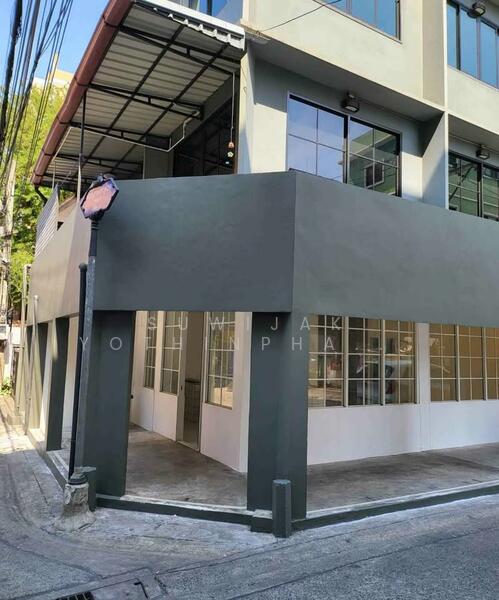 ขาย - 3-Br House near MRT Huai Khwang (2332055), กรุงเทพ