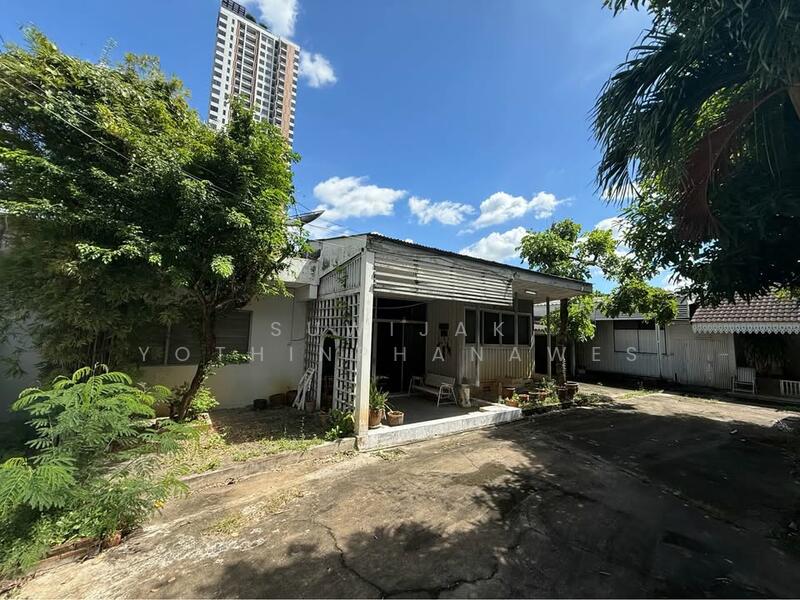 For Sale - 6-Br House near BTS Saphan Khwai (2332779), Bangkok