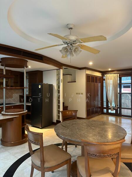 ให้เช่า - 3-Br Townhouse near MRT Khlong Toei (2315567), กรุงเทพ