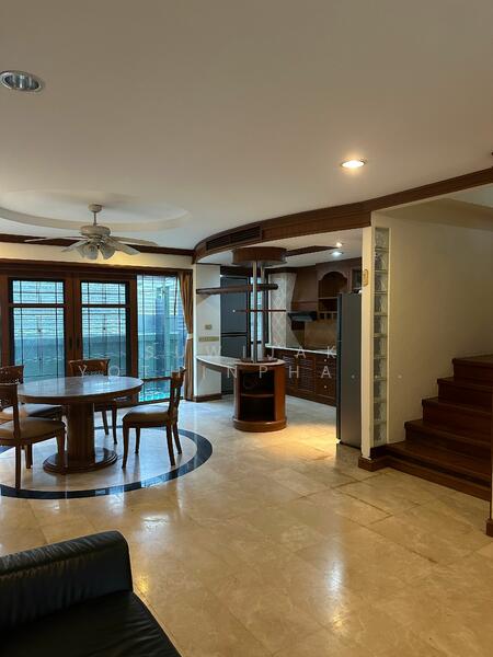 ให้เช่า - 3-Br Townhouse near MRT Khlong Toei (2315567), กรุงเทพ