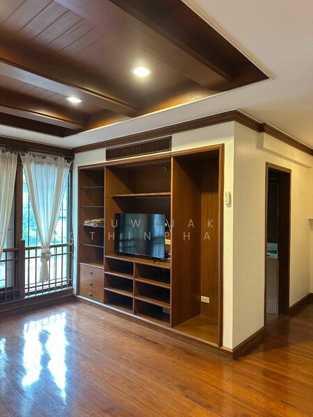 ให้เช่า - 3-Br Townhouse near MRT Khlong Toei (2315567), กรุงเทพ