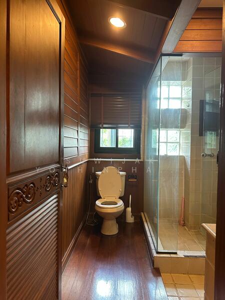 ให้เช่า - 3-Br Townhouse near MRT Khlong Toei (2315567), กรุงเทพ