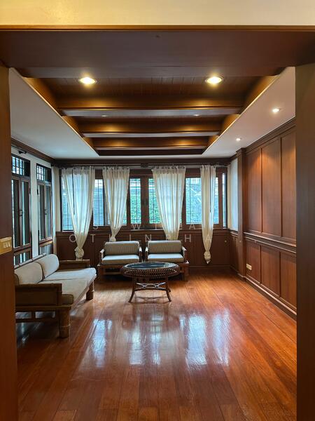 ให้เช่า - 3-Br Townhouse near MRT Khlong Toei (2315567), กรุงเทพ