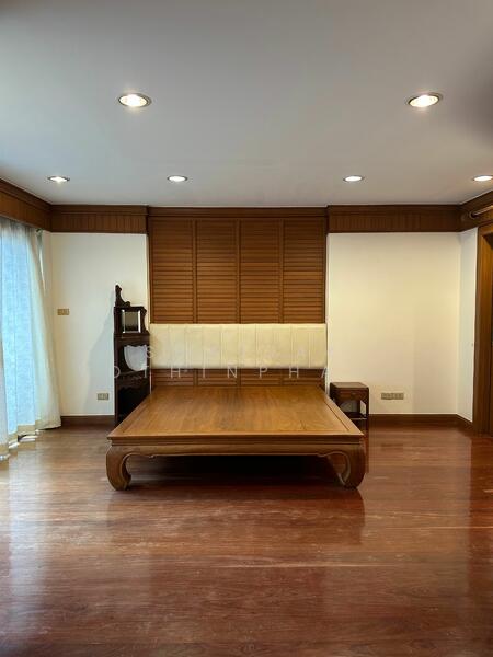 ให้เช่า - 3-Br Townhouse near MRT Khlong Toei (2315567), กรุงเทพ