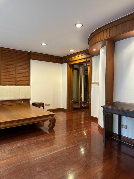 ให้เช่า - 3-Br Townhouse near MRT Khlong Toei (2315567), กรุงเทพ