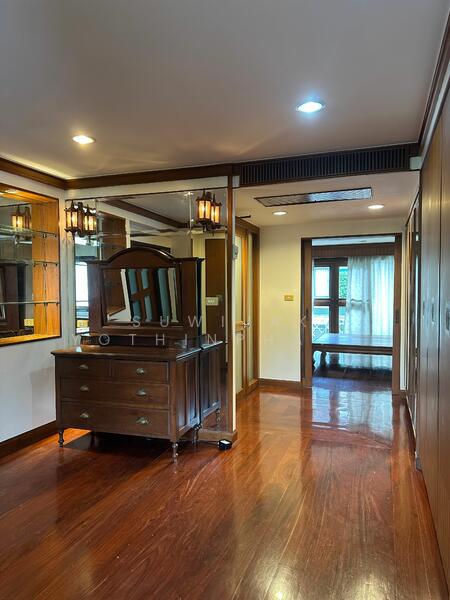 ให้เช่า - 3-Br Townhouse near MRT Khlong Toei (2315567), กรุงเทพ