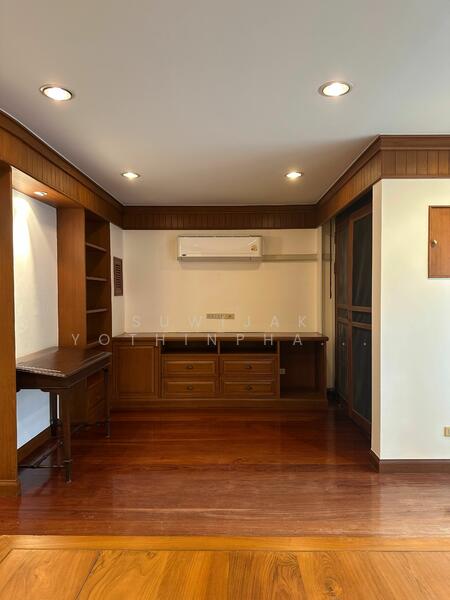 ให้เช่า - 3-Br Townhouse near MRT Khlong Toei (2315567), กรุงเทพ