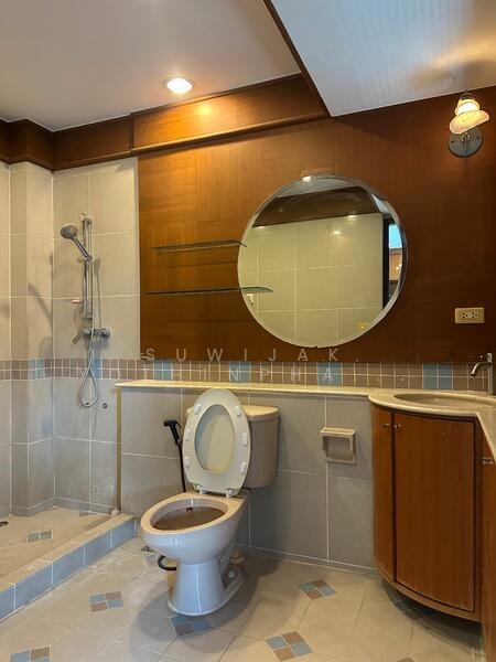 ให้เช่า - 3-Br Townhouse near MRT Khlong Toei (2315567), กรุงเทพ