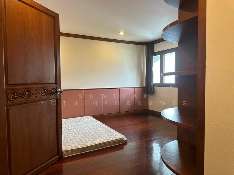ให้เช่า - 3-Br Townhouse near MRT Khlong Toei (2315567), กรุงเทพ