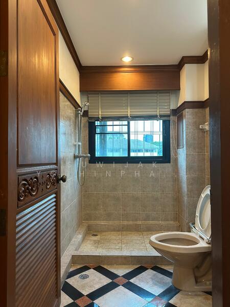 ให้เช่า - 3-Br Townhouse near MRT Khlong Toei (2315567), กรุงเทพ