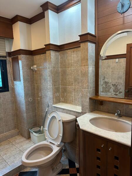 ให้เช่า - 3-Br Townhouse near MRT Khlong Toei (2315567), กรุงเทพ