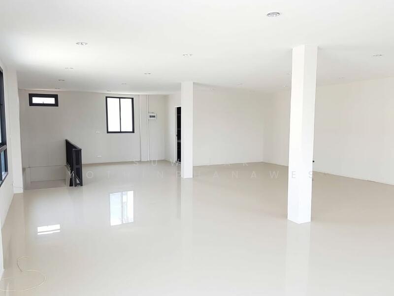 ให้เช่า - 10-Br Townhouse near BTS On Nut (2340793), กรุงเทพ