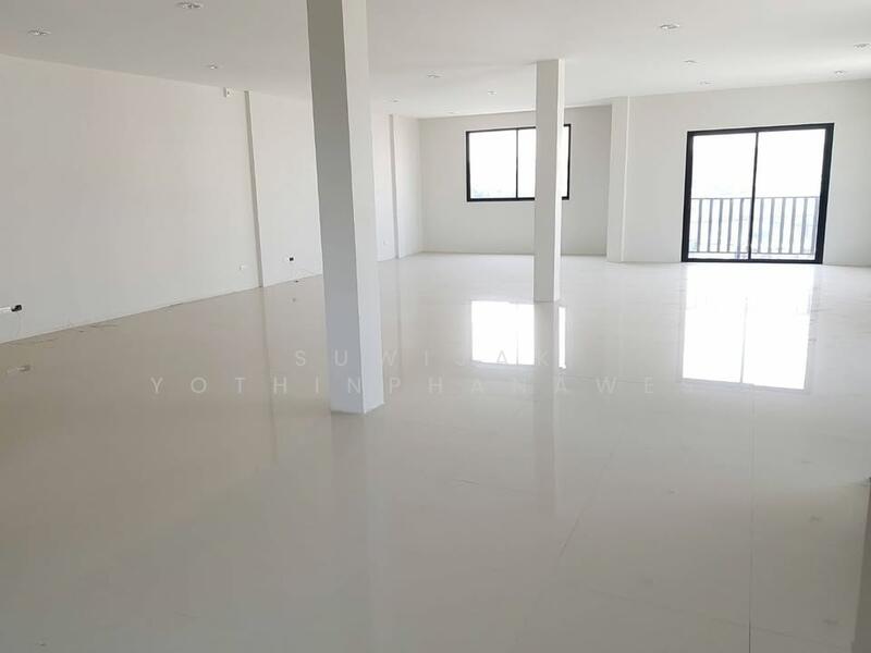ให้เช่า - 10-Br Townhouse near BTS On Nut (2340793), กรุงเทพ