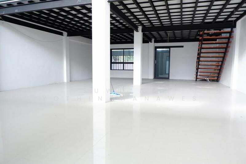 ให้เช่า - 10-Br Townhouse near BTS On Nut (2340793), กรุงเทพ