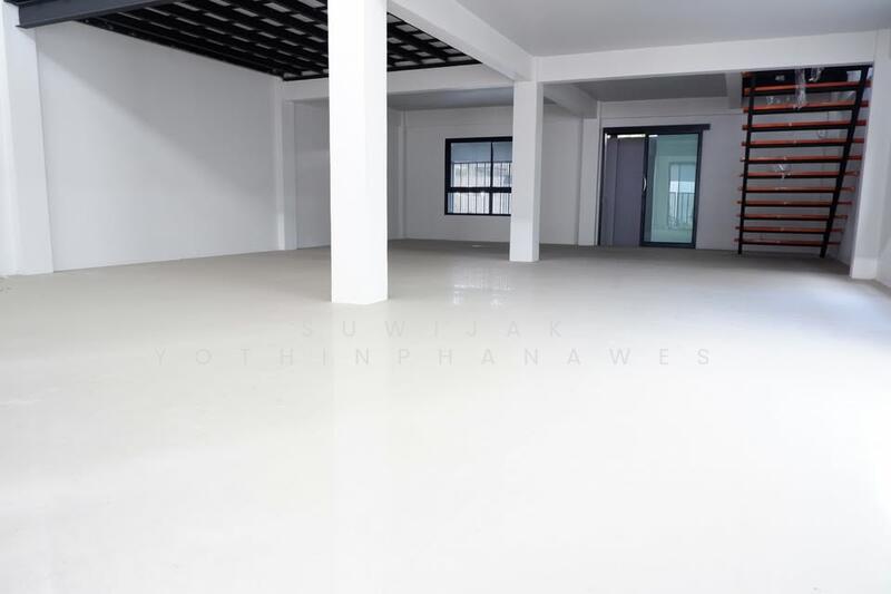 ให้เช่า - 10-Br Townhouse near BTS On Nut (2340793), กรุงเทพ