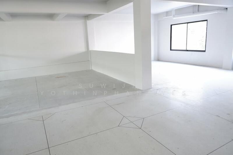 ให้เช่า - 10-Br Townhouse near BTS On Nut (2340793), กรุงเทพ