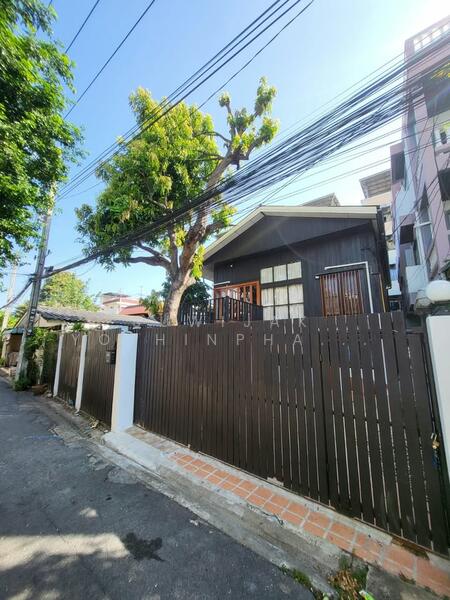 ให้เช่า - 3-Br House near MRT Sutthisan (2345809), กรุงเทพ
