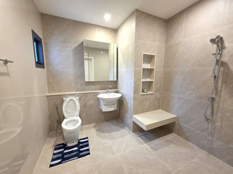 Narasiri Krungthep Kreetha, Bangkok, 69 Soi Pracha Ruamjai, Hua Mak, Bang Kapi, Bangkok, 5 Bedrooms, 554 sqm, Single Detached House For Rent, by Jomchanok Aswavibul, 60235201 - DDproperty.com