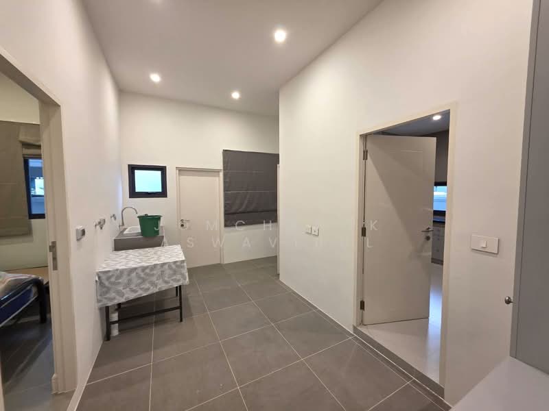 Narasiri Krungthep Kreetha, Bangkok, 69 Soi Pracha Ruamjai, Hua Mak, Bang Kapi, Bangkok, 5 Bedrooms, 554 sqm, Single Detached House For Rent, by Jomchanok Aswavibul, 60235201 - DDproperty.com