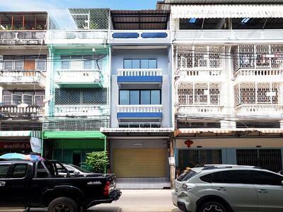ขาย - บ้านรีโนเวทใหม่ ขายราคาพิเศษ อาคารพาณิชย์ 3.5 ชั้น+ดาดฟ้า ม.บัวทองธานี ขนาด 15 ตรว. 5นอน 3น้ำ, นนทบุรี