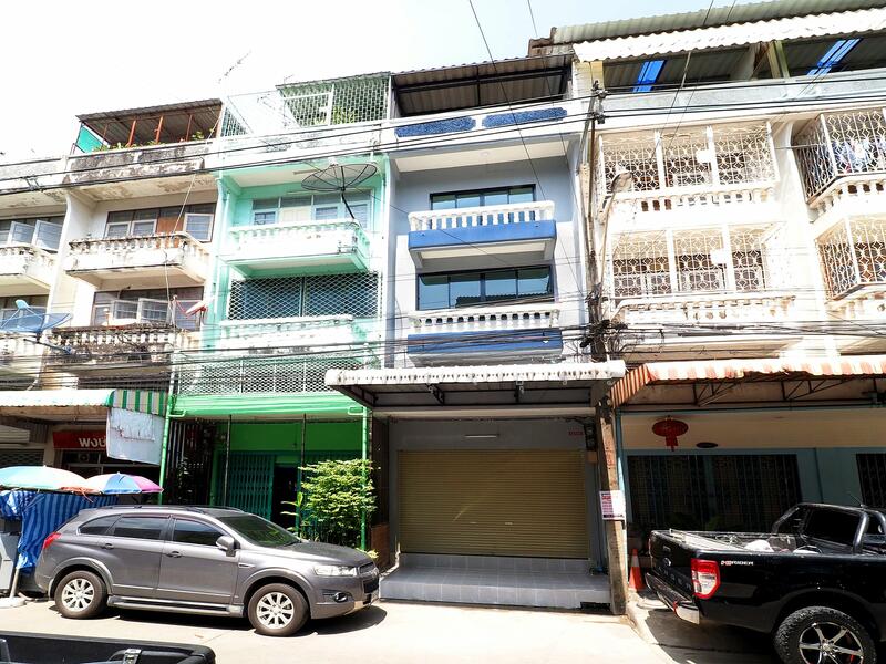 ขาย - บ้านรีโนเวทใหม่ ขายราคาพิเศษ อาคารพาณิชย์ 3.5 ชั้น+ดาดฟ้า ม.บัวทองธานี ขนาด 15 ตรว. 5นอน 3น้ำ, นนทบุรี