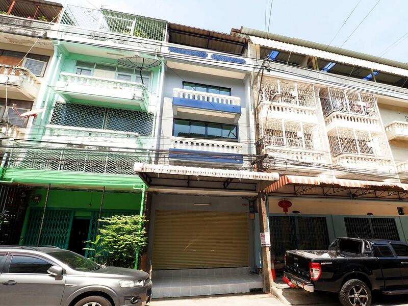 ขาย - บ้านรีโนเวทใหม่ ขายราคาพิเศษ อาคารพาณิชย์ 3.5 ชั้น+ดาดฟ้า ม.บัวทองธานี ขนาด 15 ตรว. 5นอน 3น้ำ, นนทบุรี