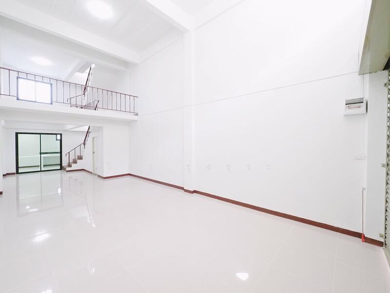 ขาย - บ้านรีโนเวทใหม่ ขายราคาพิเศษ อาคารพาณิชย์ 3.5 ชั้น+ดาดฟ้า ม.บัวทองธานี ขนาด 15 ตรว. 5นอน 3น้ำ, นนทบุรี