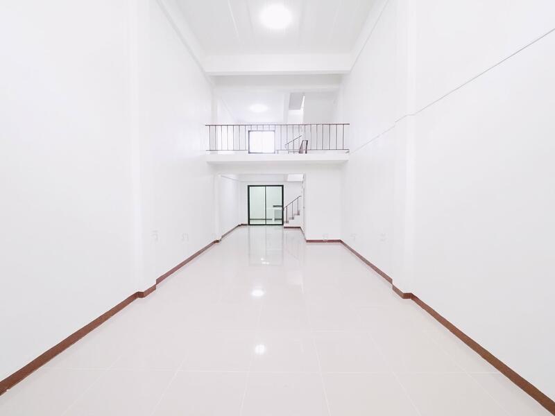 ขาย - บ้านรีโนเวทใหม่ ขายราคาพิเศษ อาคารพาณิชย์ 3.5 ชั้น+ดาดฟ้า ม.บัวทองธานี ขนาด 15 ตรว. 5นอน 3น้ำ, นนทบุรี