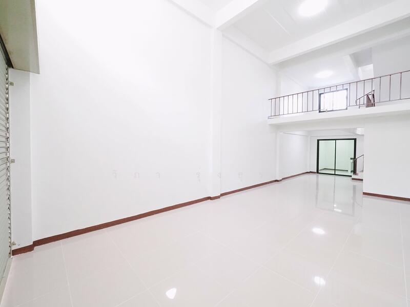 ขาย - บ้านรีโนเวทใหม่ ขายราคาพิเศษ อาคารพาณิชย์ 3.5 ชั้น+ดาดฟ้า ม.บัวทองธานี ขนาด 15 ตรว. 5นอน 3น้ำ, นนทบุรี