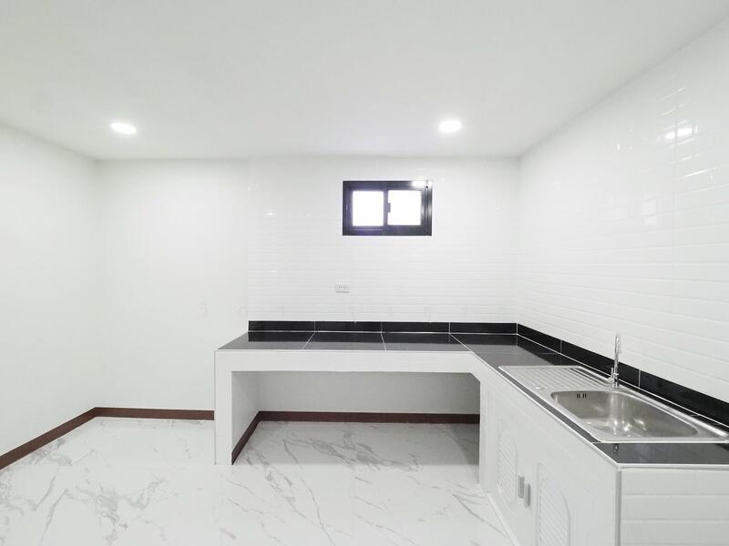 ขาย - บ้านรีโนเวทใหม่ ขายราคาพิเศษ อาคารพาณิชย์ 3.5 ชั้น+ดาดฟ้า ม.บัวทองธานี ขนาด 15 ตรว. 5นอน 3น้ำ, นนทบุรี