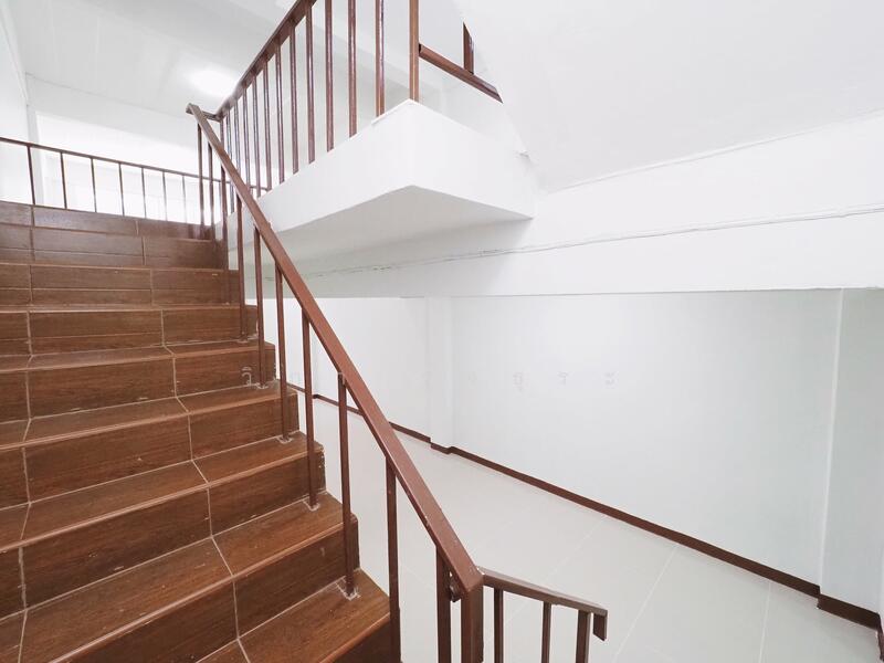 ขาย - บ้านรีโนเวทใหม่ ขายราคาพิเศษ อาคารพาณิชย์ 3.5 ชั้น+ดาดฟ้า ม.บัวทองธานี ขนาด 15 ตรว. 5นอน 3น้ำ, นนทบุรี