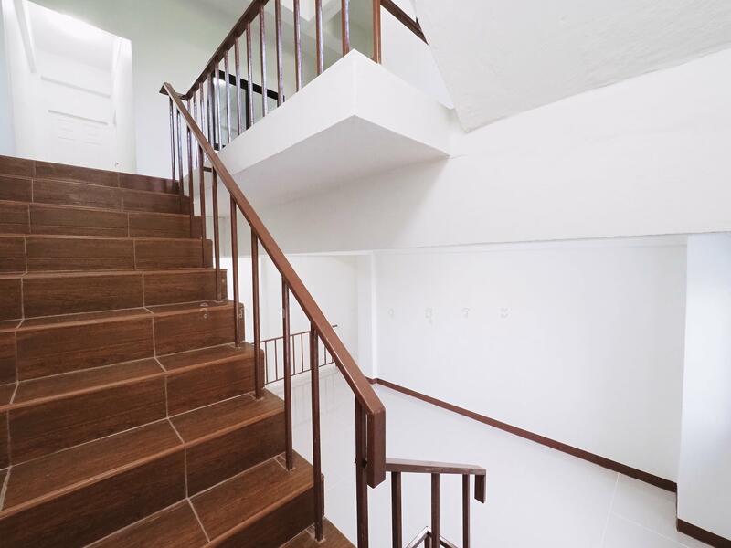 ขาย - บ้านรีโนเวทใหม่ ขายราคาพิเศษ อาคารพาณิชย์ 3.5 ชั้น+ดาดฟ้า ม.บัวทองธานี ขนาด 15 ตรว. 5นอน 3น้ำ, นนทบุรี