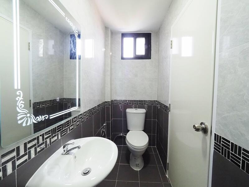 ขาย - บ้านรีโนเวทใหม่ ขายราคาพิเศษ อาคารพาณิชย์ 3.5 ชั้น+ดาดฟ้า ม.บัวทองธานี ขนาด 15 ตรว. 5นอน 3น้ำ, นนทบุรี