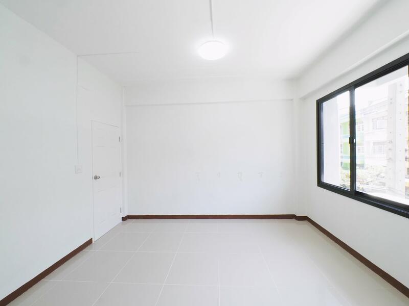 ขาย - บ้านรีโนเวทใหม่ ขายราคาพิเศษ อาคารพาณิชย์ 3.5 ชั้น+ดาดฟ้า ม.บัวทองธานี ขนาด 15 ตรว. 5นอน 3น้ำ, นนทบุรี