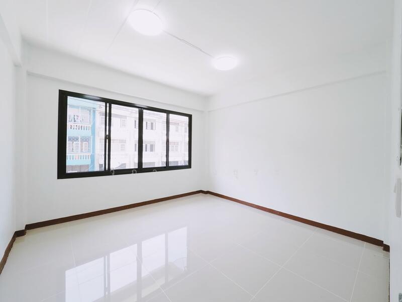 ขาย - บ้านรีโนเวทใหม่ ขายราคาพิเศษ อาคารพาณิชย์ 3.5 ชั้น+ดาดฟ้า ม.บัวทองธานี ขนาด 15 ตรว. 5นอน 3น้ำ, นนทบุรี