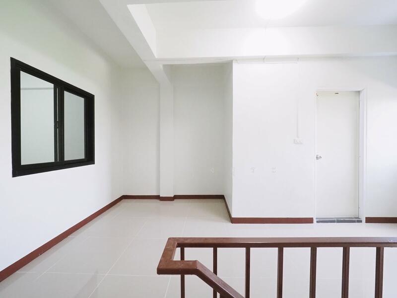 ขาย - บ้านรีโนเวทใหม่ ขายราคาพิเศษ อาคารพาณิชย์ 3.5 ชั้น+ดาดฟ้า ม.บัวทองธานี ขนาด 15 ตรว. 5นอน 3น้ำ, นนทบุรี