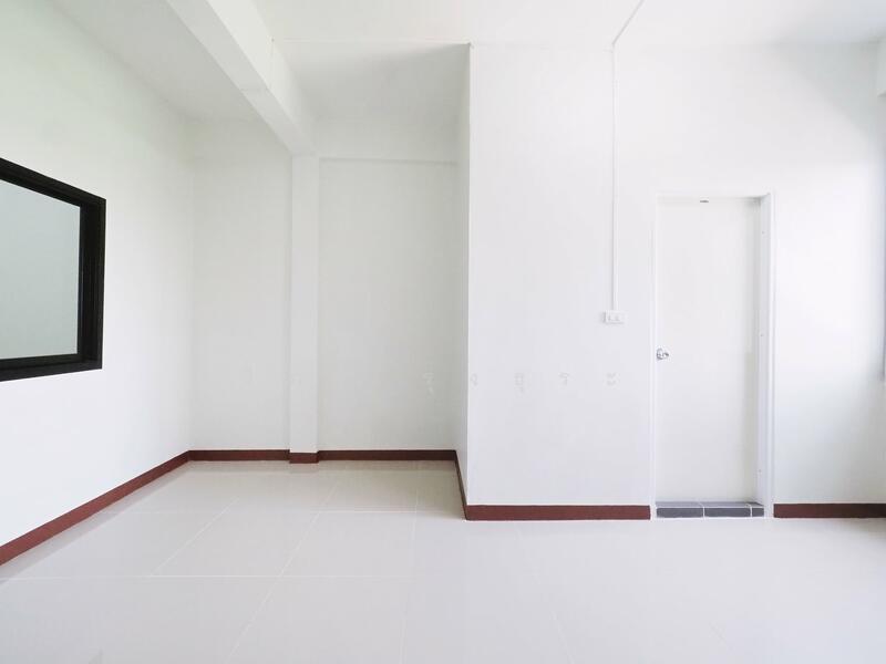 ขาย - บ้านรีโนเวทใหม่ ขายราคาพิเศษ อาคารพาณิชย์ 3.5 ชั้น+ดาดฟ้า ม.บัวทองธานี ขนาด 15 ตรว. 5นอน 3น้ำ, นนทบุรี