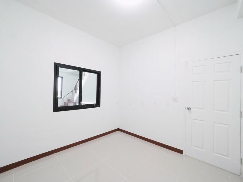 ขาย - บ้านรีโนเวทใหม่ ขายราคาพิเศษ อาคารพาณิชย์ 3.5 ชั้น+ดาดฟ้า ม.บัวทองธานี ขนาด 15 ตรว. 5นอน 3น้ำ, นนทบุรี