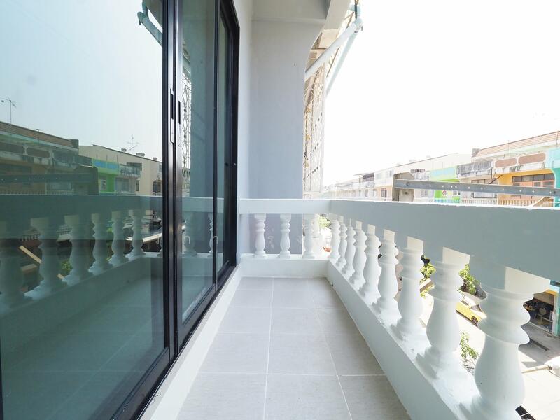 ขาย - บ้านรีโนเวทใหม่ ขายราคาพิเศษ อาคารพาณิชย์ 3.5 ชั้น+ดาดฟ้า ม.บัวทองธานี ขนาด 15 ตรว. 5นอน 3น้ำ, นนทบุรี